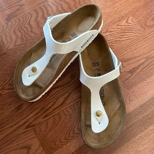 New in box Birkenstock Gizeh white patent sz 39